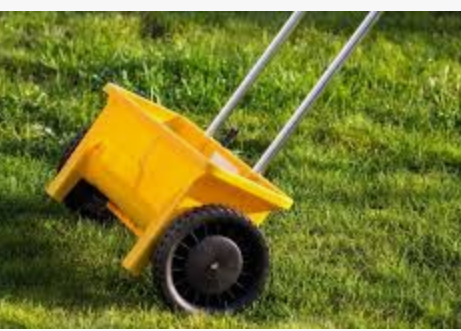 موزع سماد يدوي للحدائق والمسطح - مراجعة Fertilizer Spreader Walk Behind Broadcast وسعره